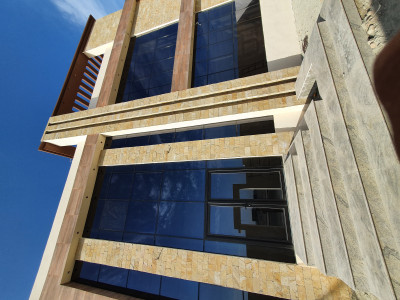 CURTAIN WALL