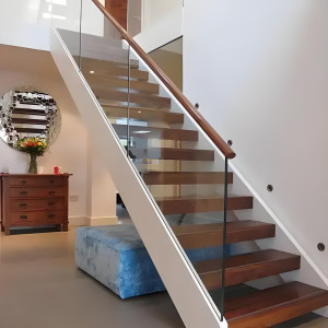 Glass Stair Railing (16 + 1)