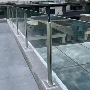Glass Balcony Railing (2 + 1)