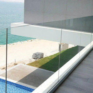 Glass Balcony Railing (5 + 1)