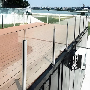 Glass Balcony Railing (6 + 1)